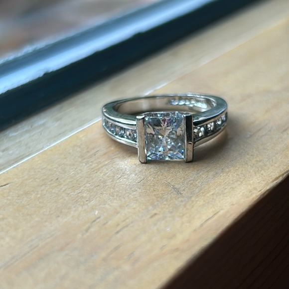 Sophia Cubic Zirc Ring Size 7 - Picture 1 of 4